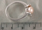 Preview: Damen Ring Perlenring 1 Perle ca. 6-7mm, Rose Orange, handgearbeitet, versilbert, rhodiniert P224