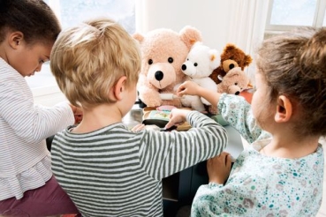 Steiff 111327 Fynn Teddybär beige 28 cm, Teddy-Bär zum Kuscheln und Spielen für Kinder, aus kuschelweichem Plüsch, Stofftier-Teddy beweglich & waschmaschinenfest