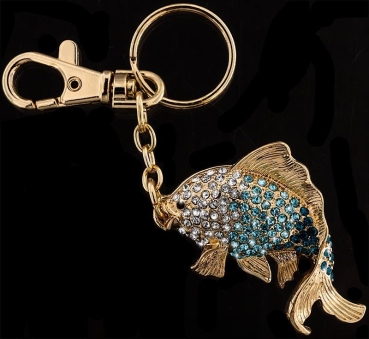 Schlüssel- Taschenanhänger Fisch AH01 goldfarben mit vielen blauen und weissen Strass Steinen Taschenanhänger