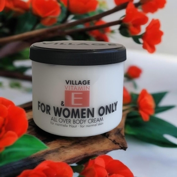 Village Cosmetics Vitamin E Bodycream (Blütenduft, intensive Feuchtigkeit, Textur zieht schnell) 950619