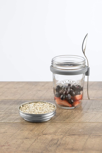 Kilner Frühstück To-Go-Glas-der ideale 2Go Müslibecher für unterwegs | clever | stylisch | schadstoffrei | 0,35 Liter Frühstücksglas, transparent, 350 ml