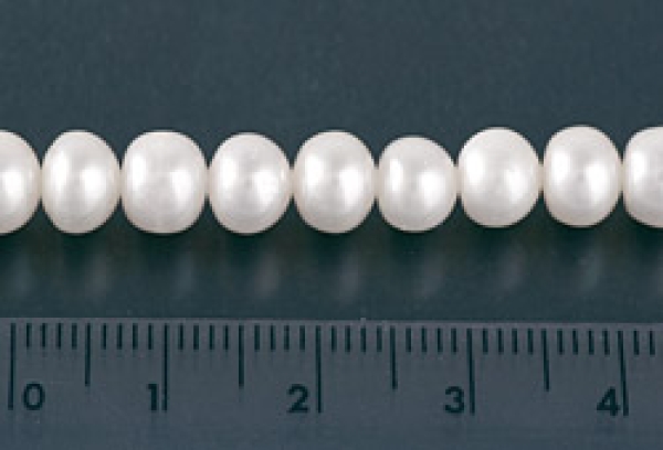 P048 Echter Süßwasser-Perlen-Strang buttonshape 5-6mm offen weiß