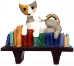 Goebel 31400241 Tutti i miei libri - Katze mit Büchern - Porzellan - Dekofigur Höhe 10,5 cm