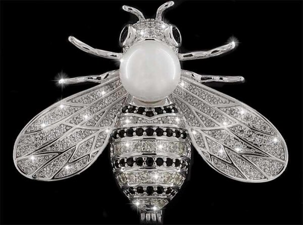 Brosche Fliege silberfarben mit Perle, schwarzen und vielen weissen Strass Steinen BR029