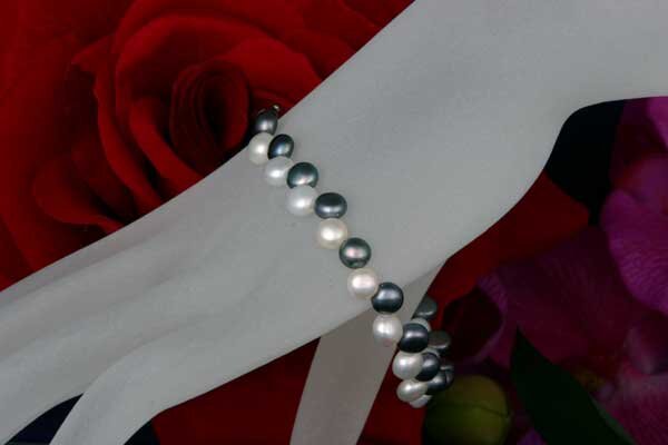 Button Süsswasser Zucht-Perlen-Armband schwarz/weiß
