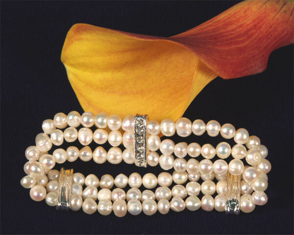 3-reihiges Zuchtperlen Armband Weiß mit Strass-Steinen