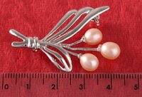 Exquisite Brosche P301 Strauß mit 3 Süßwasserperlen Apricot bis Lachsfarben