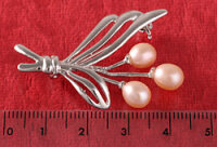 Exquisite Brosche P301 Strauß mit 3 Süßwasserperlen Apricot bis Lachsfarben