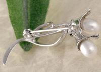 STELYNA Exquisite Brosche P303 Blume mit 2 Süßwasser Zuchtperlen Oval Weiß